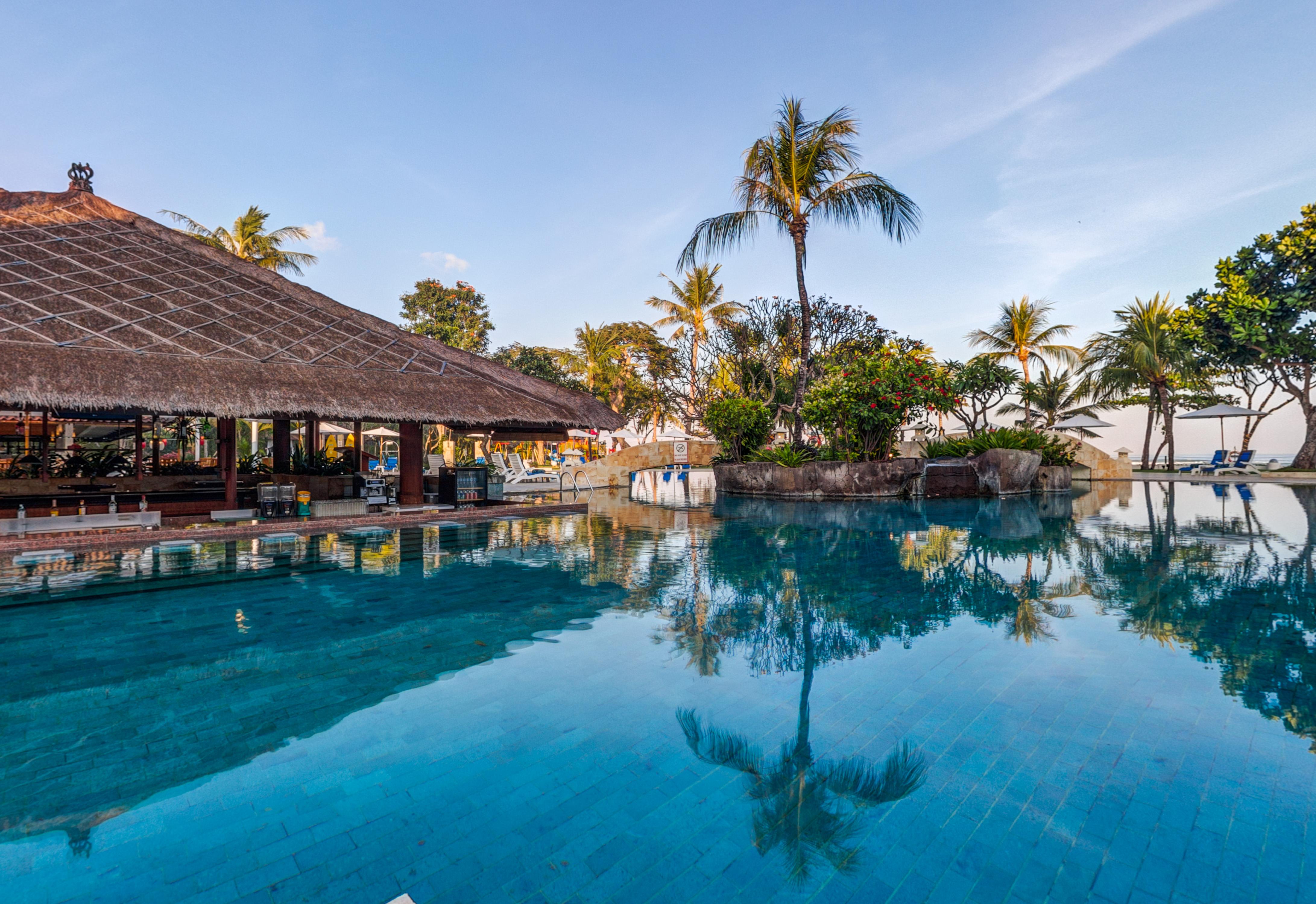קוטה לומבוק Discovery Kartika Plaza Hotel מראה חיצוני תמונה The pool at the resort