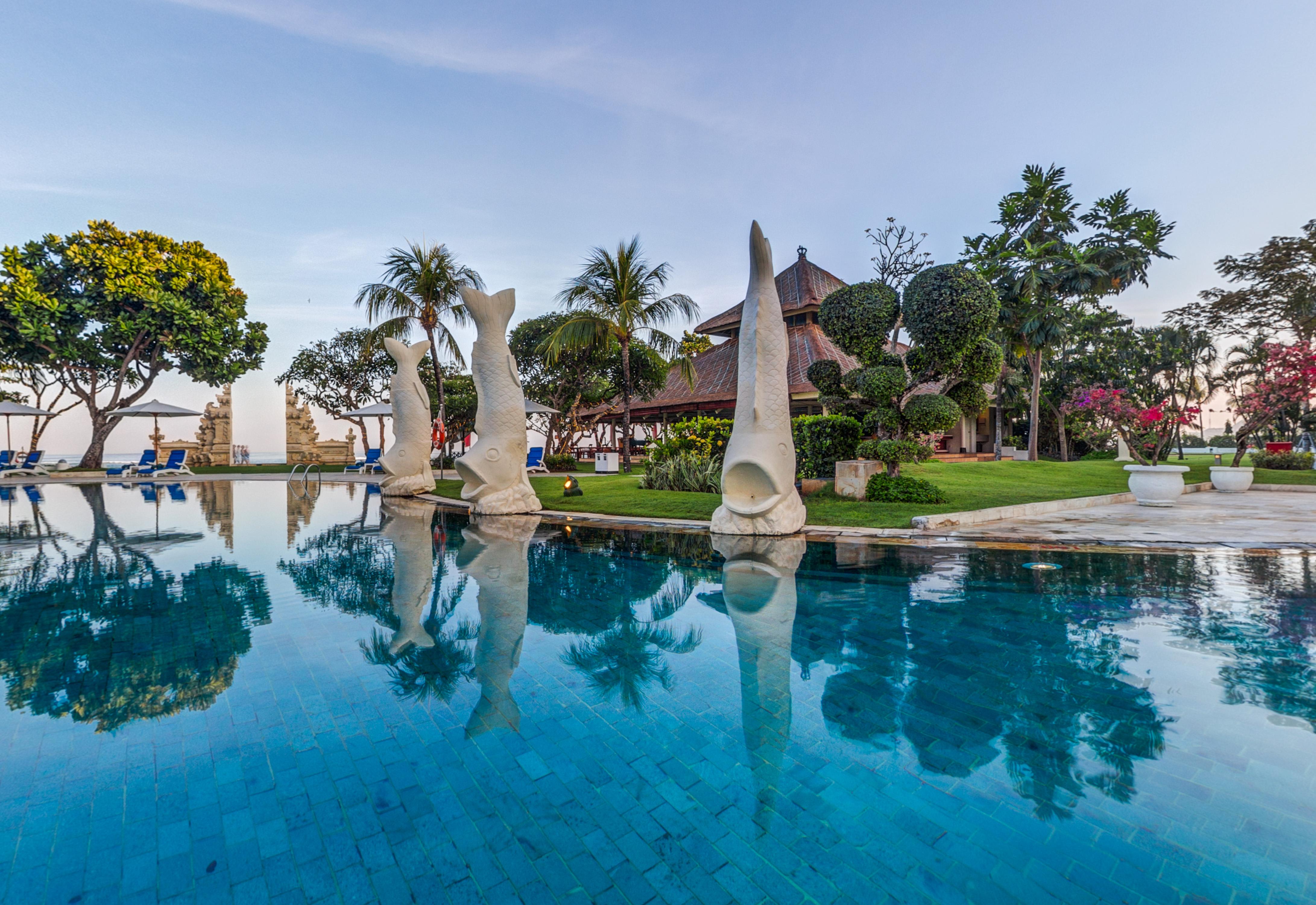 קוטה לומבוק Discovery Kartika Plaza Hotel מראה חיצוני תמונה The swimming pool at the resort