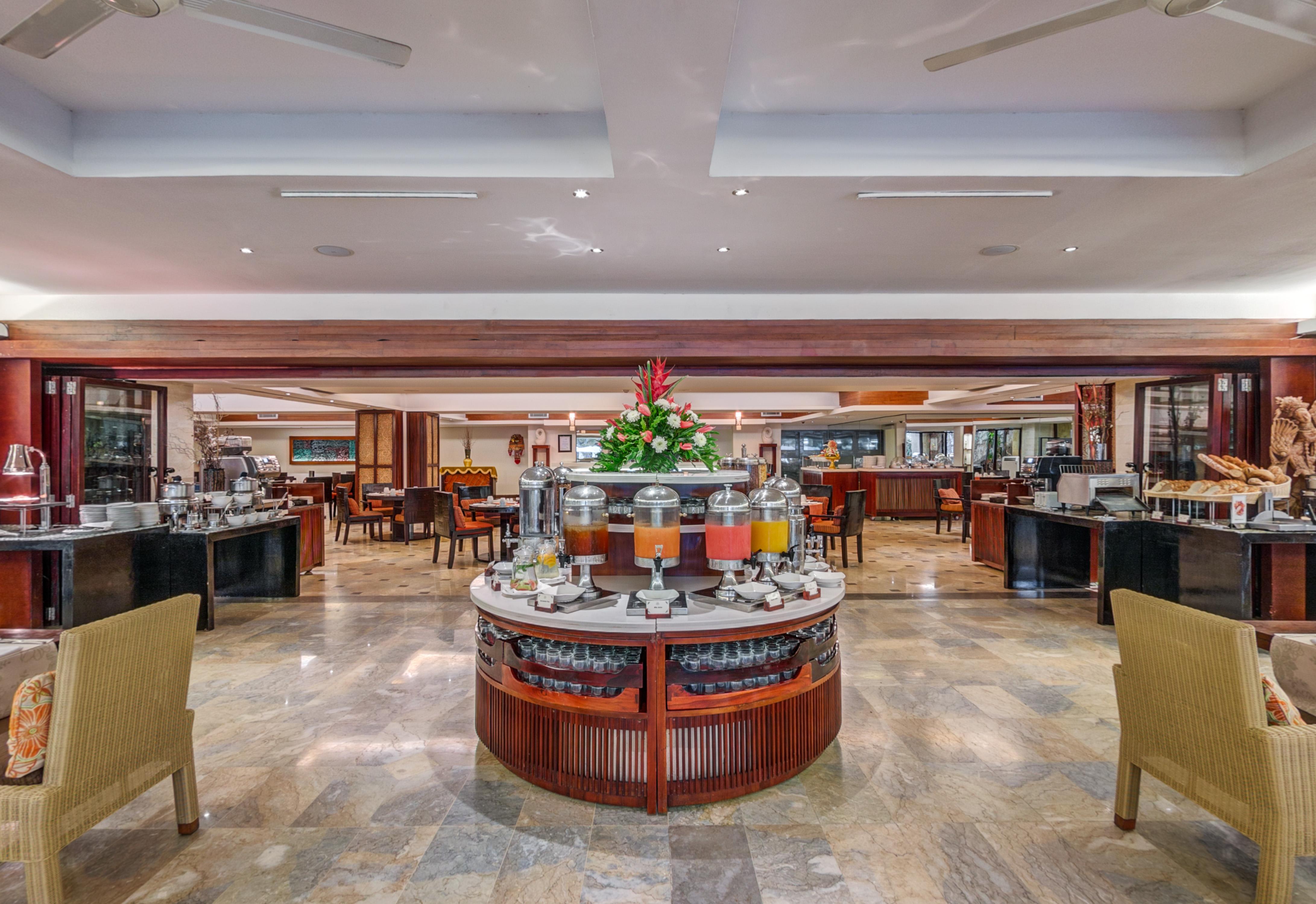 קוטה לומבוק Discovery Kartika Plaza Hotel מראה חיצוני תמונה The restaurant at the hotel