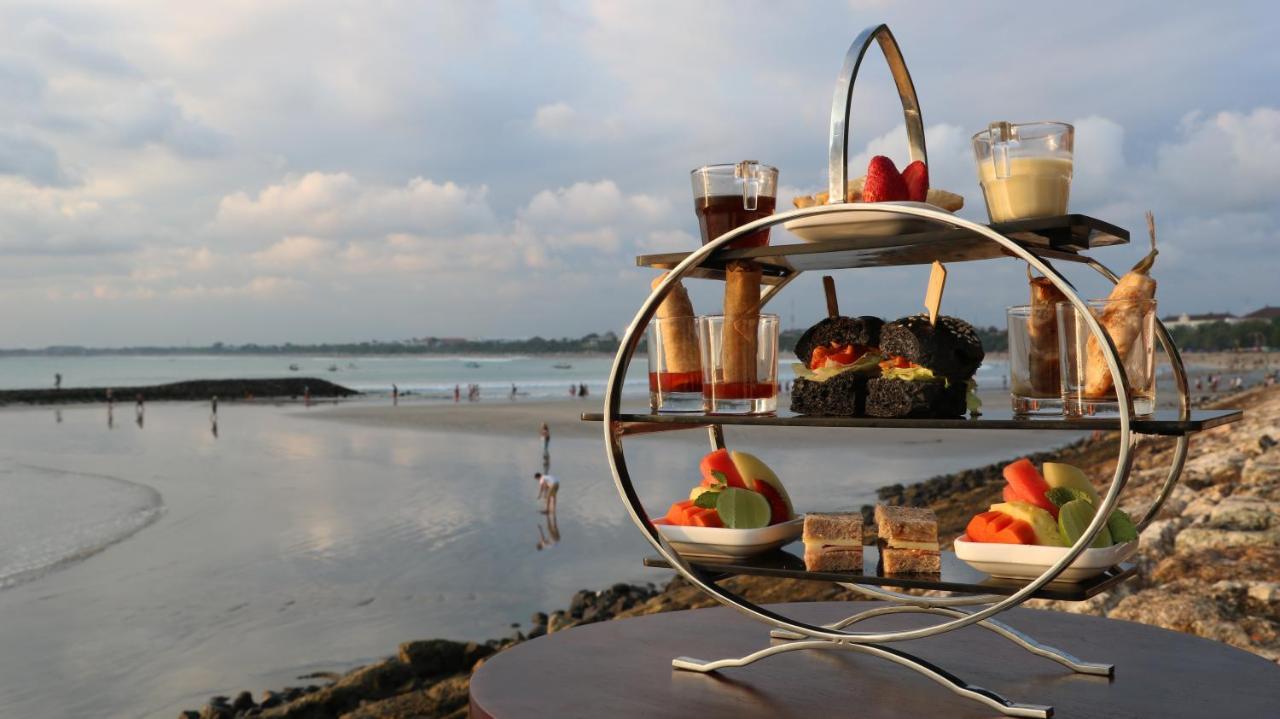 קוטה לומבוק Discovery Kartika Plaza Hotel מראה חיצוני תמונה Afternoon tea at the beach